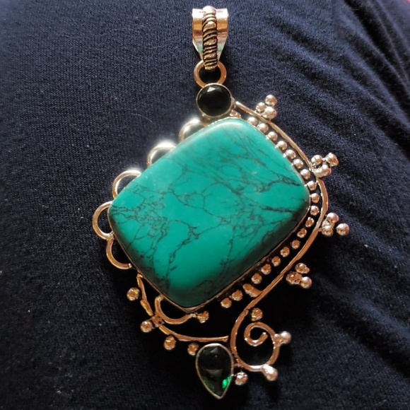HANDCRAFTED HUGE TURQUOISE+GREEN QUARTZ PENDANT - Picture 2 of 5
